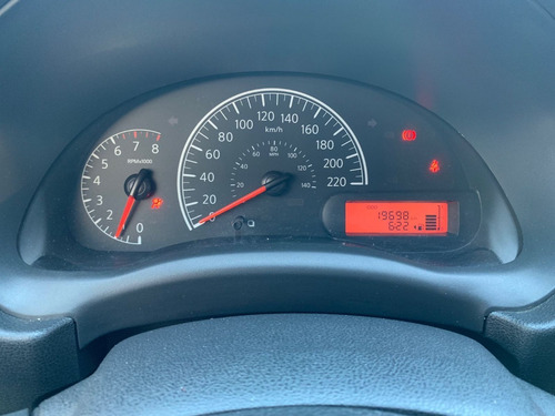 Imagen 2 de 15 de Nissan Versa Sense Mt 2019