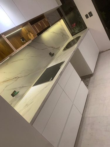 Neolith Calacatta Mesadas
