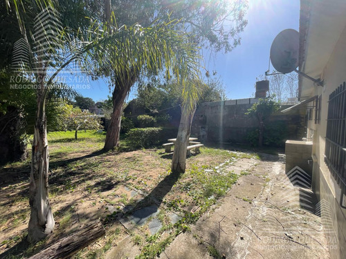 Excelente Casa En Lote Propio De 600m2, Todos Los Servicios!