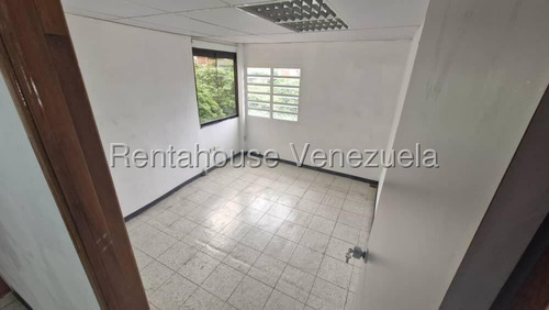 En Alquiler Excelente Oficina Ideal Y Funcional En La Urbina