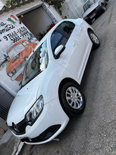 Renault Logan 1.6 Expression Hi-power Easy-r 4p