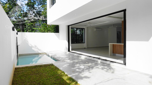 Casa En Venta En Residencial Via Cumbres
