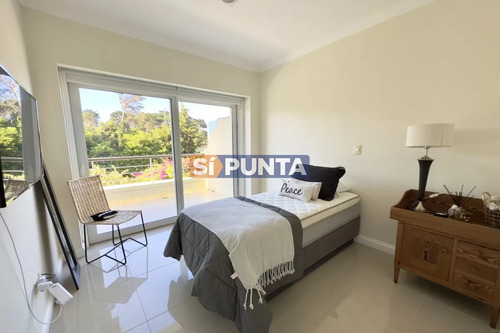 Apartamento En Alquiler De 3 Dormitorios Con Piscina Y Parrillero En Veramansa - Mansa