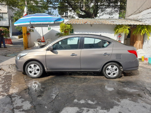 Imagen 2 de 11 de Nissan Versa 2016