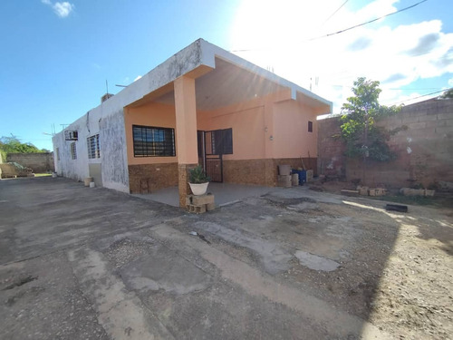 Casa Y Terreno En Los Robles