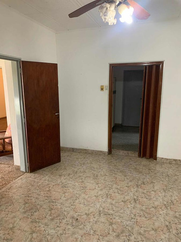 Casa En Venta - 2 Dormitorios 1 Baño 1 Cochera - 130mts2 - Mechita