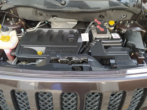 Imagen 13 de 15 de Jeep Patriot 2014 2.4 Sport Cvt
