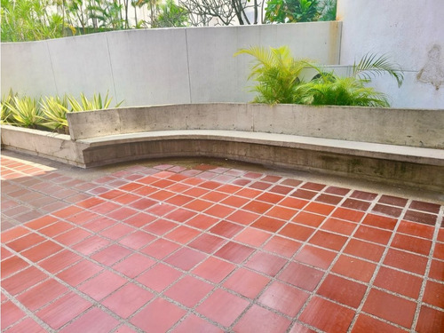 Apartamento En Alquiler Ubicado En Altamira, Chacao - Caracas