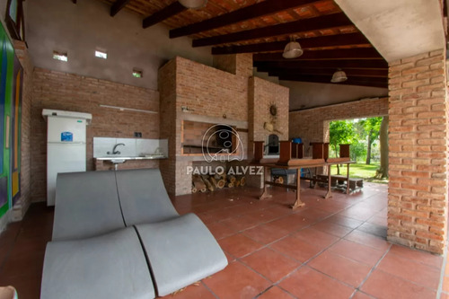 Casa En Alquiler Temporal En Bella Vista. Tres Dormitorios, Dos Baños, Barbacoa, Piscina, Con Vista A Las Sierras