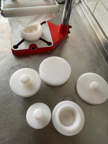 Imagem 3 de 5 de Máquina De Abrir E Fechar Empadas Com 2 Tamanhos De Forma