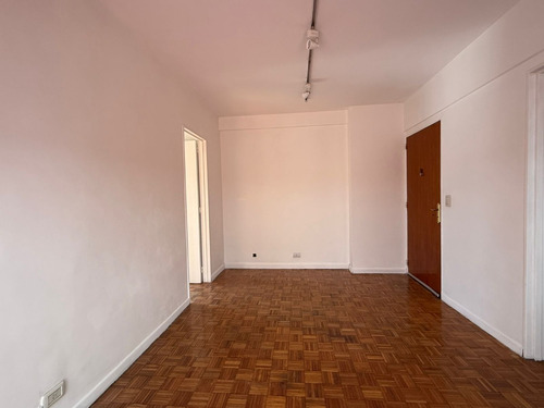 Alquiler Depto. 2 Ambientes Con Patio Exclusivo Y Balcón - Contrafrente - Recoleta