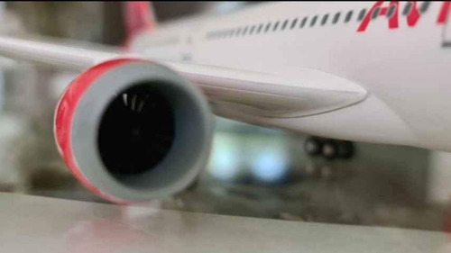 Avión Avianca Boeing 787-8 Escala 1:200 Daron Skymarks (Usado)