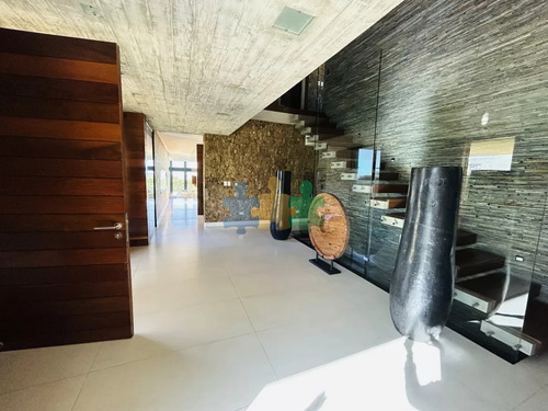 Casa De Lujo En Venta Y Alquiler, Barrio Privado, En Primera Línea, Manantiales - Ref : Eqp3447