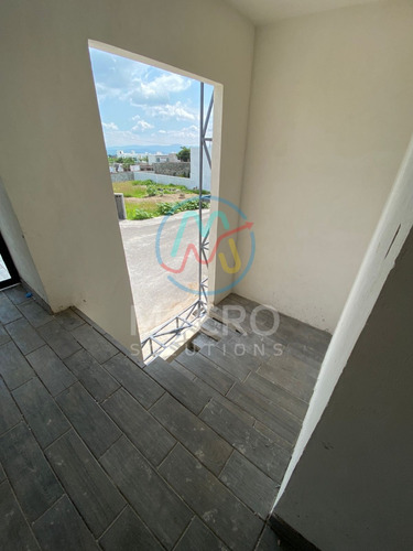 Casa En Preventa En Fracc. Tehuicil Con Escrituras, Con Amplio Jardín Y Alberca