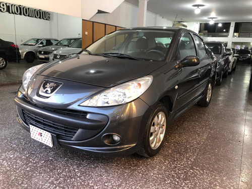 Peugeot 207 1.4 Sedan Xs 2010 Permuto / Financio !!