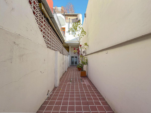 Imagen 8 de 27 de Casa De Pasillo Con 2 Dormitorios Y Patio En Barrio Lourdes