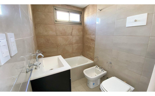 Venta Departamento 2 Dormitorios Caseros Con Cochera