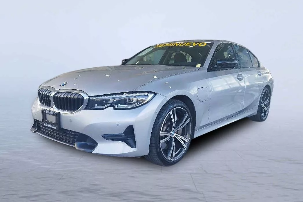 BMW Serie 3 2.0 330ia Sport Line At