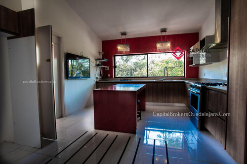 Casa De Lujo En Renta En Colinas De San Javier Con Alberca