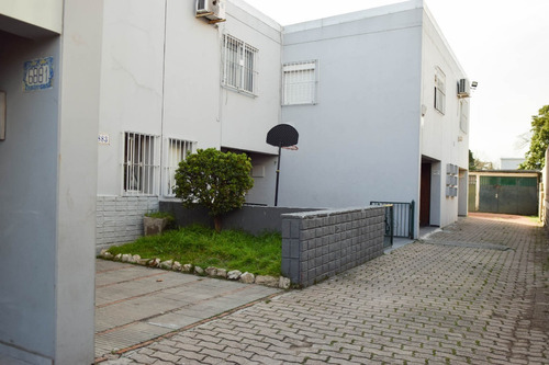Imagen 1 de 14 de Venta De Casa En Carrasco, 3 Dormitorios, Baño, 2 Cocheras Y Mas