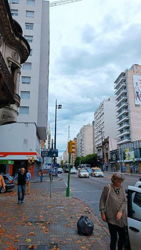 Local Comercial Sobre 18 De Julio Esquina (ref: Ksk-779)