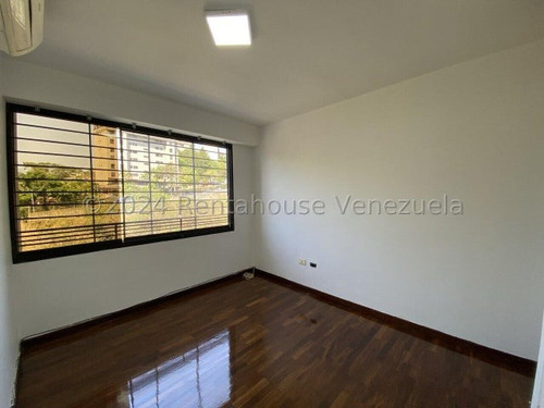 Espectacular Apartamento Con Bella Vista Panorámica En La Tahona. #25-15992