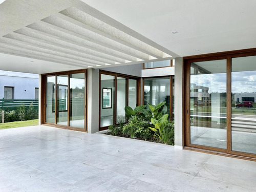 Casa En Venta De 5 Ambientes A Estrenar En Canning Chico, Esteban Echeverria