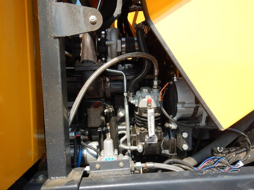Imagen 7 de 15 de 06) Montacargas Veload H35 7700 Lbs Diesel Seminuevo