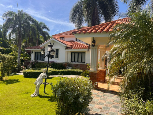 For Sale Villa Amueblada En Juan Dolio Con Gran Piscina Y Patio De 4 Habitaciones
