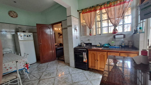 Venta Casa 4 Amb. Con Terraza Y Galpon Pb Completa