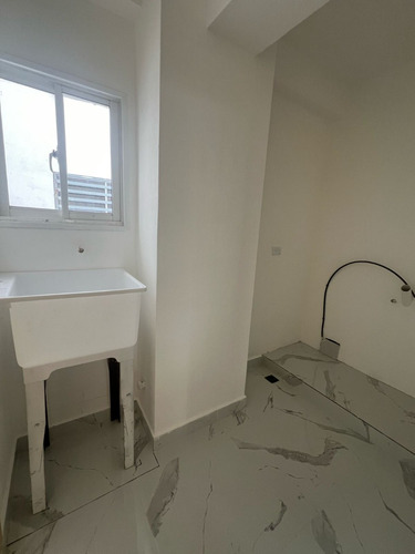 For Sale Penthouse En El Ensanche Ozama Con 250m2 4to Piso Sin Ascensor , Tiene Terraza Y 3 Habitaciones