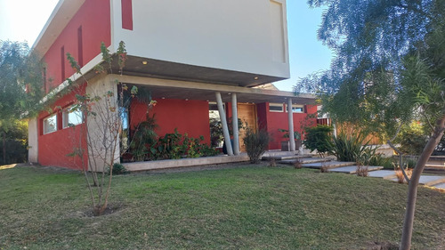 Vendo. La Mejor Casa De Bª Jardín Inglés - Valle Escondido. 3d 3b