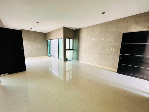 Casa En Venta Ubicada En Montebello Merida