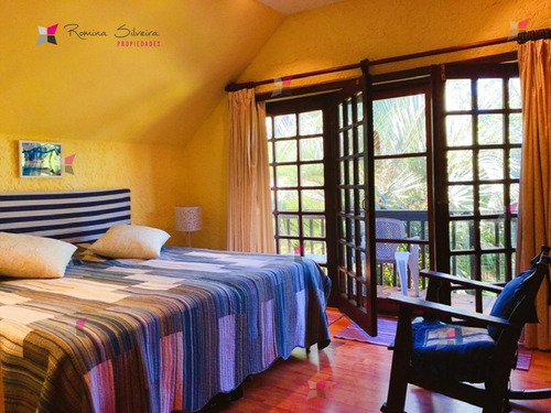 Casa En Pinares, 4 Dormitorios - Ref: 9474