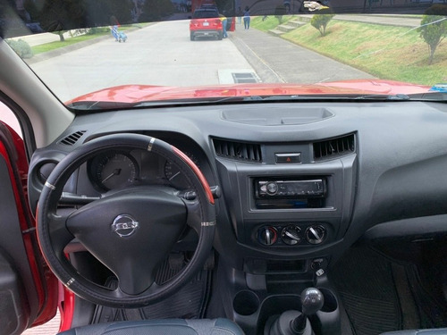 Imagen 5 de 8 de Nissan Np300 2018 2.5 Estacas Dh Aa Mt