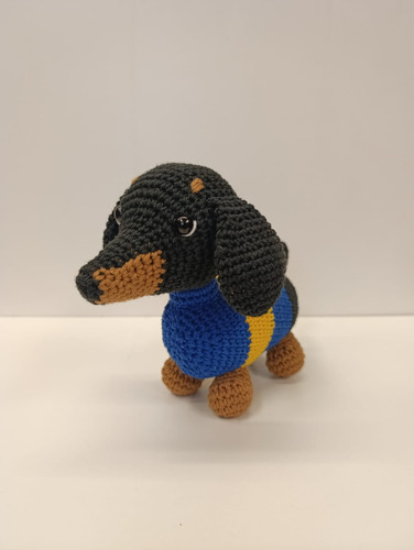 Amigurumi Perro Salchicha Con Remera De Boca Tejido A Cochet