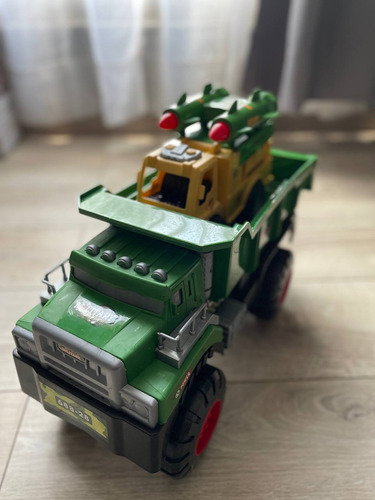 Camion Militar Tolva Lanza Misiles Juguete