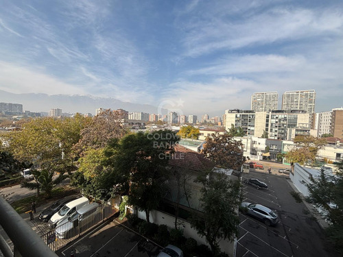 Espacioso Depto. En Providencia.