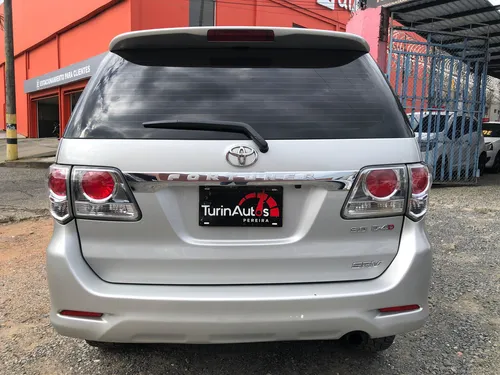 Toyota Fortuner 3.0 Sr5