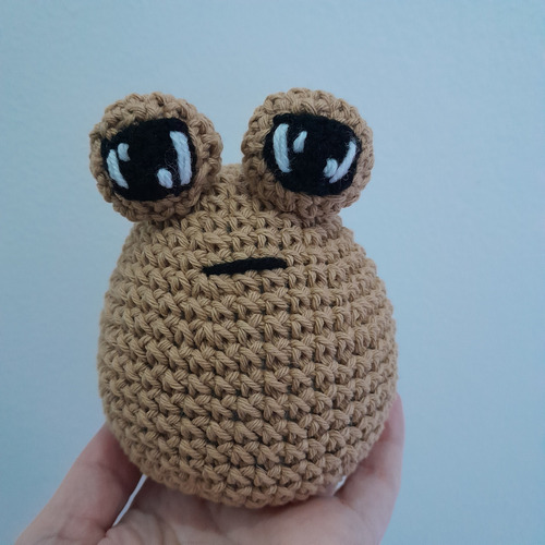 Pou Triste Peluche Amigurumi Alien Emoji Tiktok Crochet 10cm Beige