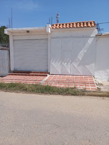 Venta De Casa De Esquina En Urb. Loma Linda Guacara 55-01