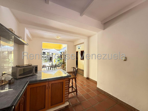Ft Casa Comercial A Pie De Calle En Alquiler Ubicada En La Avenida Principal De Los Chorros - Mls#25-16414