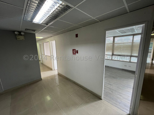 Oficina En Alquiler En Las Mercedes. Sw Mls #25-4418