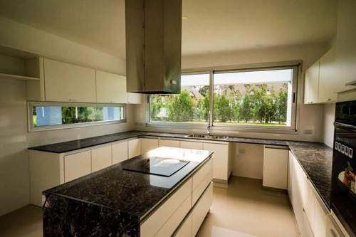Imagen 10 de 30 de Casa De Estilo Racionalista En Venta En Country San Diego - Moreno