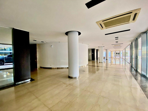 Alquiler De 3 Ambientes C/ Dep. Servicio, 2 Cocheras Y Baulera - Madero Center