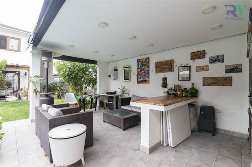 Preciosa Casa En Venta De 4 Dormitorios