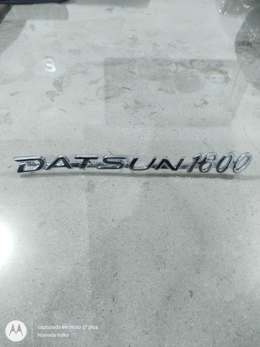 Emblema Letrero Datsun 1600 Metal ( 1 Pieza)