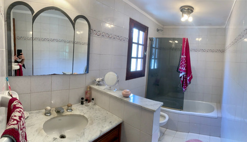 Casa En Venta 5 Ambientes Con Parque Y Piscina. Ranelagh. Berazategui