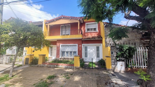 Venta Casa Chalet En Villa Sarmiento, Morón, G.b.a. Zona Oeste 4 Ambientes Lote Propio Toma Propiedad