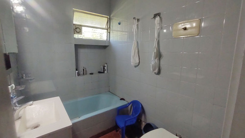 Casa 6 Amb. En Barrio El Cortijo, Malvinas Arg.